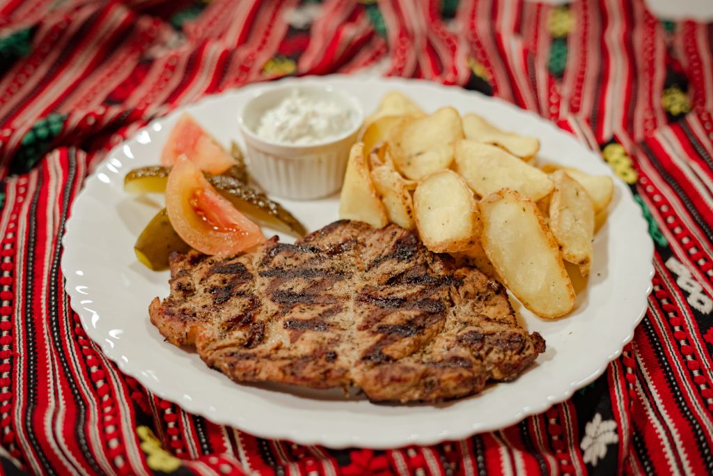 Ceafă de porc în Iași. Cea mai bună ceafă pe care o poți mâcă în Iași